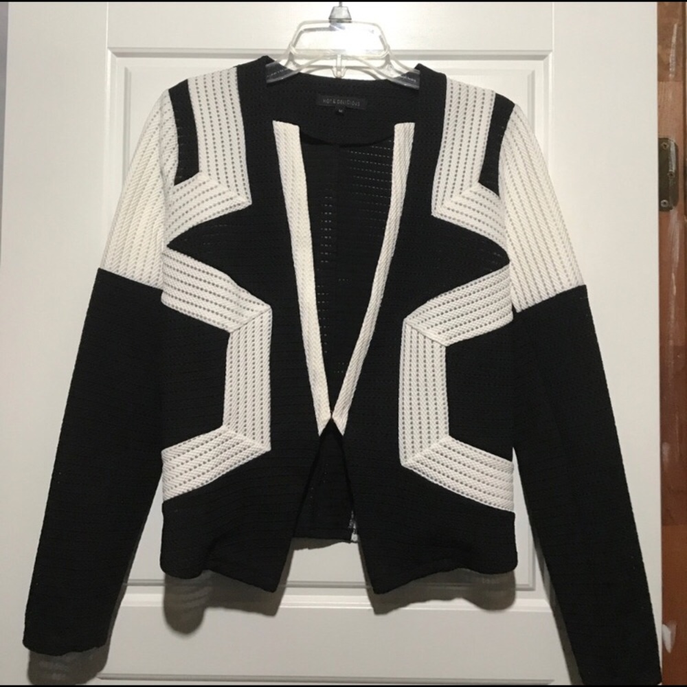 Bolero style blazer or light jacket with clasp M